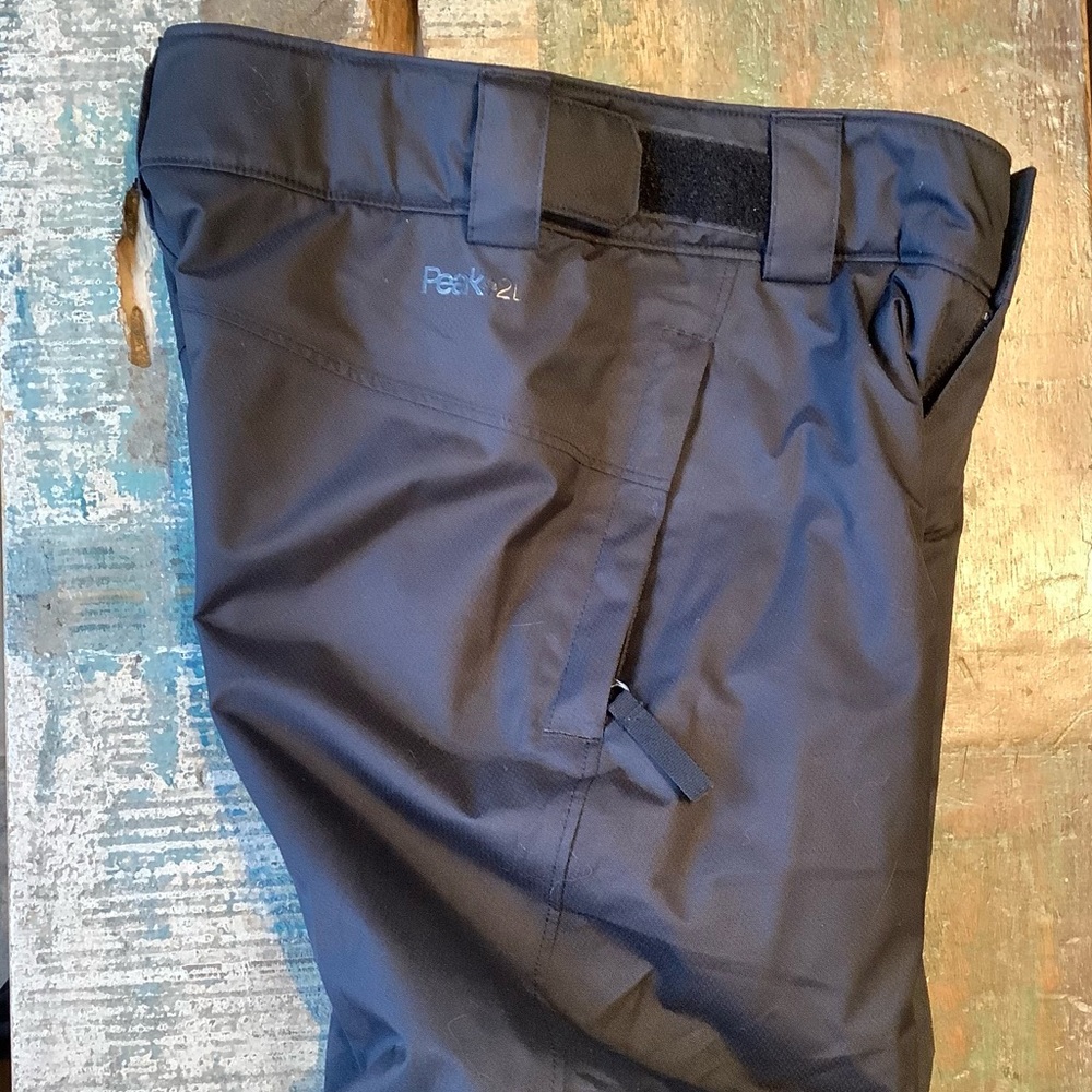 REI kids snow pants black (size 6-7)